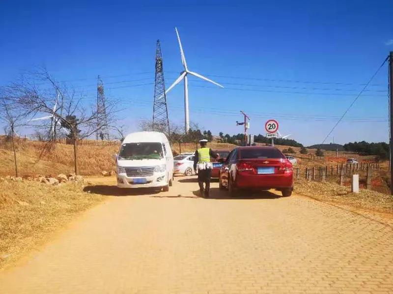 麒麟交警奉上校园周边解堵宝典,麒麟交警大队