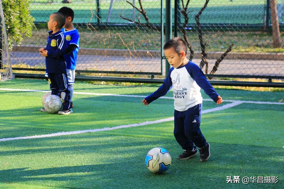 小孩足球训练15秒短视频,儿童足球爆发力和速度训练