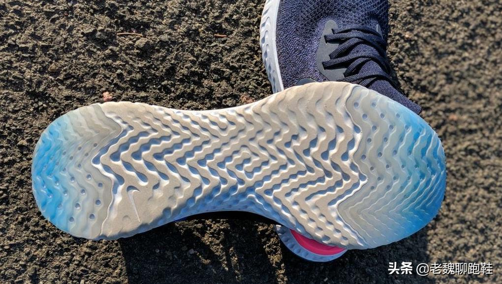 跑鞋是亚瑟士好还是耐克好,亚瑟士跟耐克哪个跑鞋好