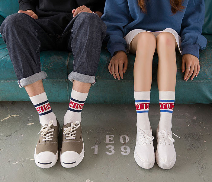 袜子上新,袜靴裙装解锁超能打的时髦组合