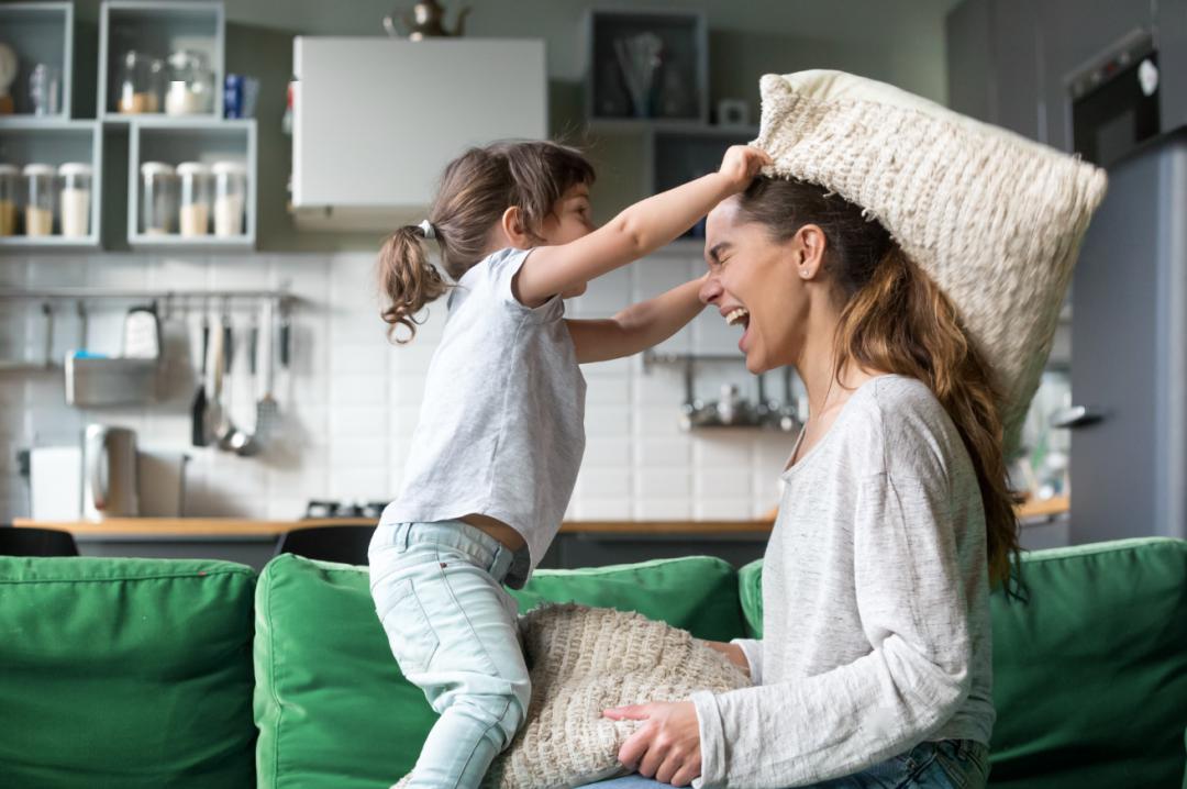 小孩喜欢咬人打人掐人怎么办,孩子喜欢打人咬人