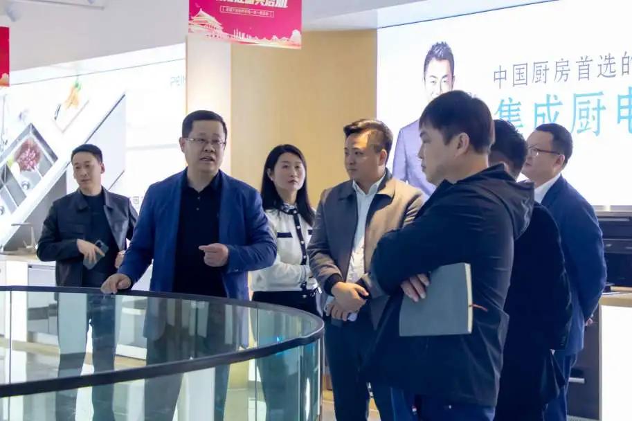 热烈欢迎领导一行莅临展板,合肥市建筑装饰装修协会