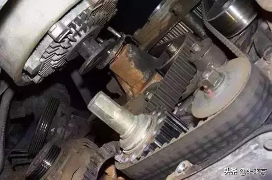 发动机开锅跟驾驶有关吗,发动机开锅了冒白烟是什么原因