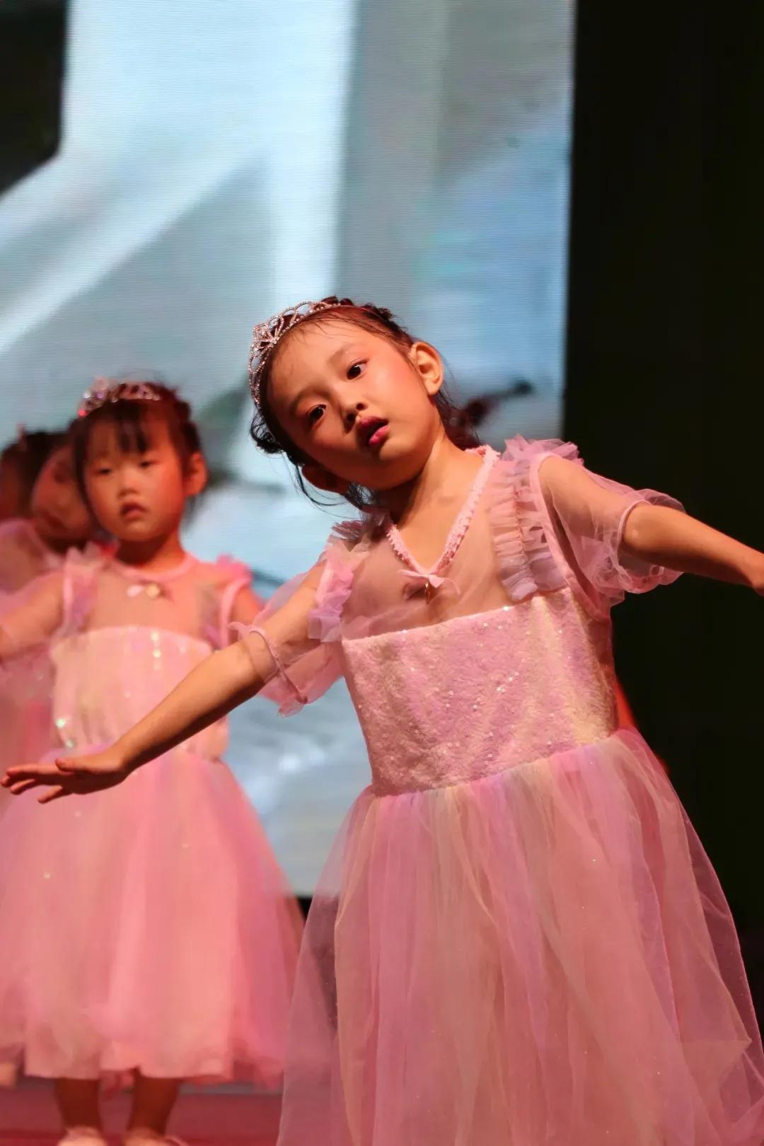 剑阁县鼓楼幼儿园庆祝中国*产党共**成立100周年暨毕业典礼文艺汇演