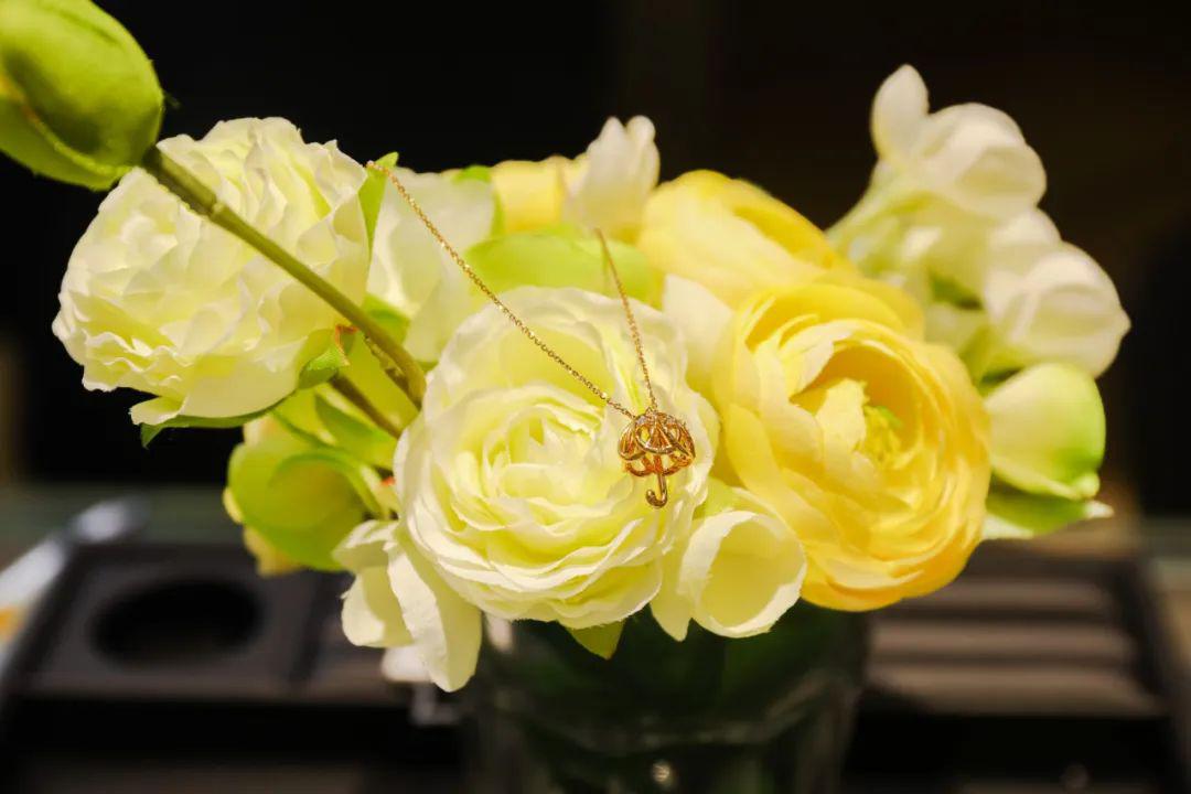 不看血亏！5.9折的克拉钻、买正装送正装的YSL，成都就这儿有