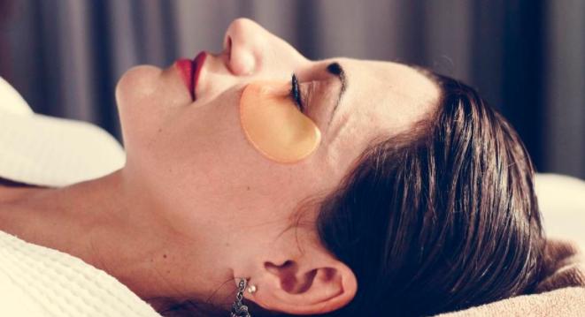 眼袋大皱纹多别耽搁试试这个方法,女性眼袋皱纹怎么消除