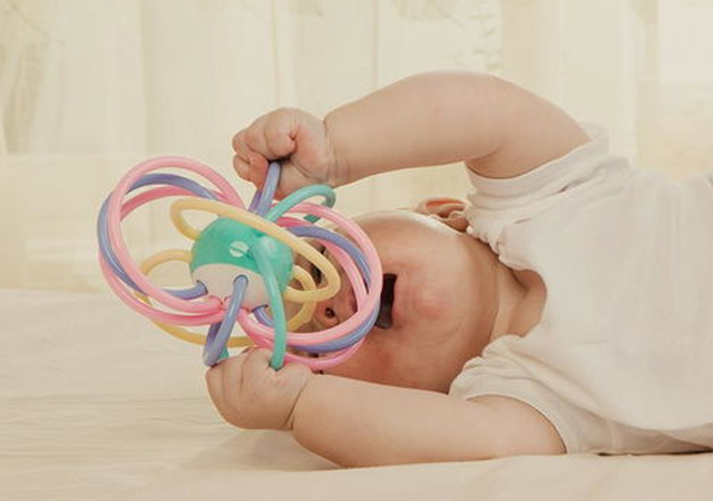 宝宝长牙齿流口水怎么办,宝宝牙齿流口水过敏怎么办