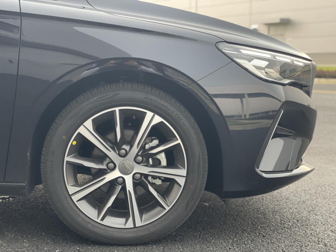 六万块就能买到的一台高品质家轿，还要什么自行车？