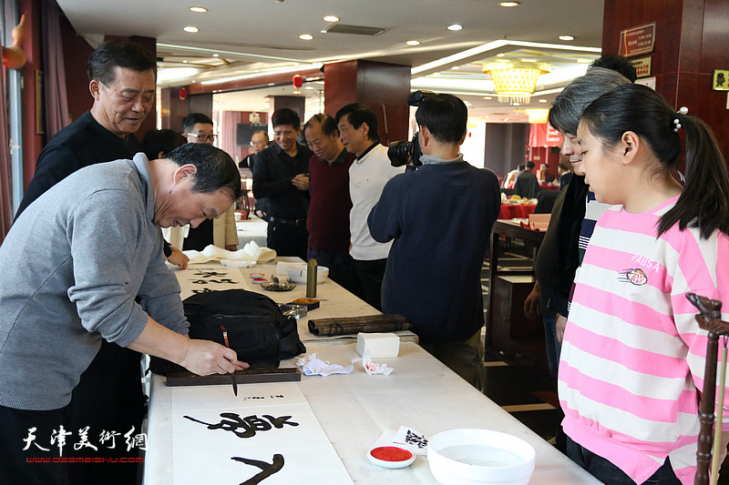 巨龙画院新春团拜活动在江泽福轩大饭店举行