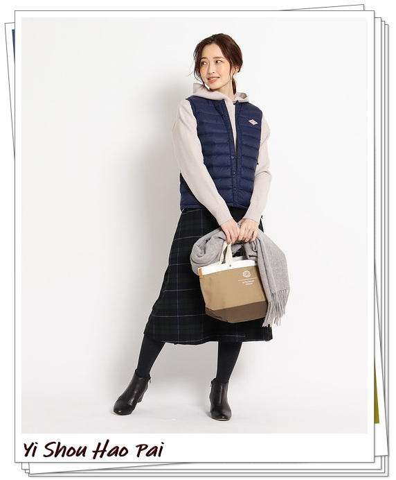 黑色的棉背心外套怎么搭配,海军蓝羽绒