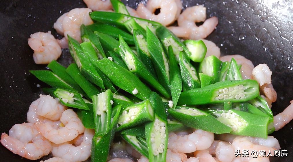 秋葵怎样炒才不会变色呢,秋葵不焯水直接炒能吃吗