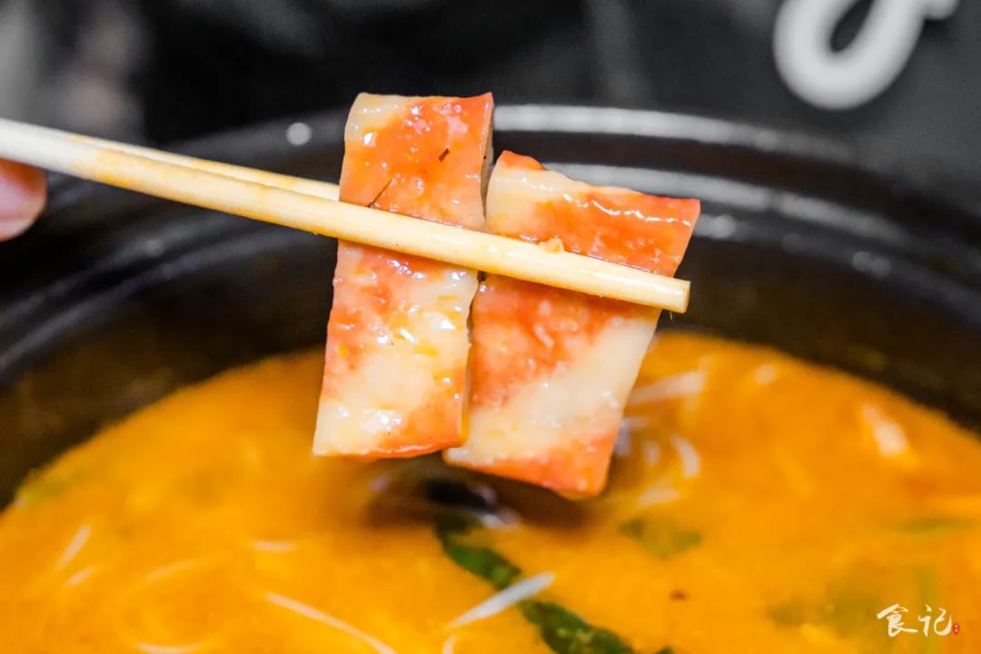 真的假的？万达清冷的夜市中，竟藏着踩点也要去吃的砂锅麻辣烫…