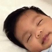 一个多月宝宝困了如何哄睡,小宝宝半夜醒了怎么哄睡