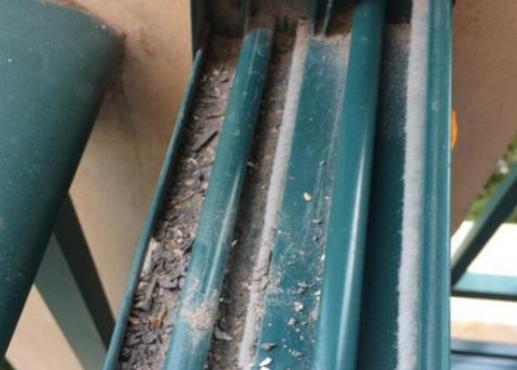 家里窗户怎么打扫,家里的窗轨怎么清洗