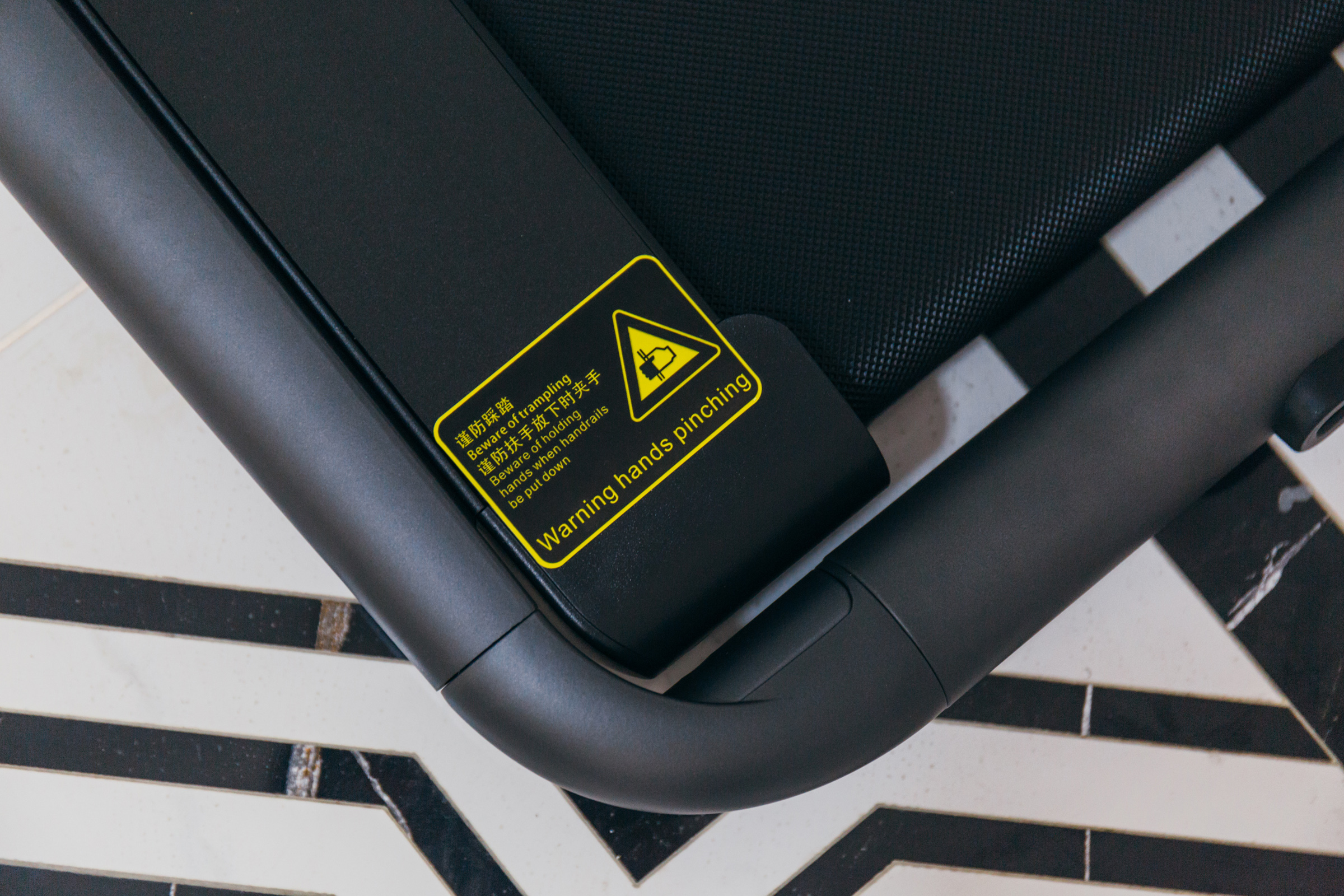 天猫精灵！小姐姐想跑步-小米有品小金K12语音跑步机体验