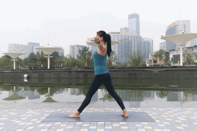 适合四十五岁每天练习的瑜伽动作,适合45岁练的瑜伽动作