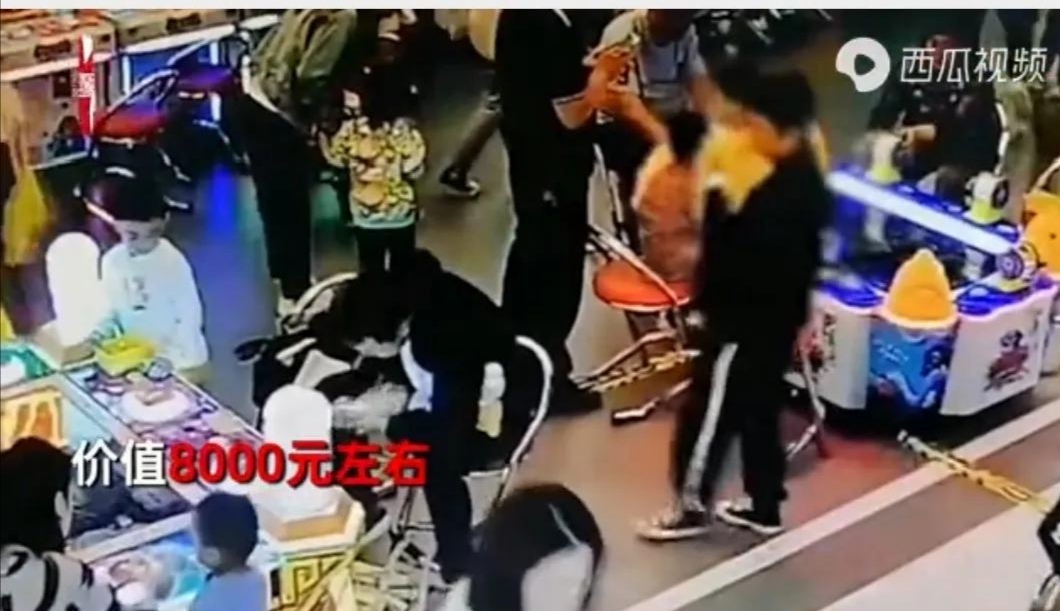 奶爸爸，随手顺走的不是价值8000元的手机。而是你的修养和人品