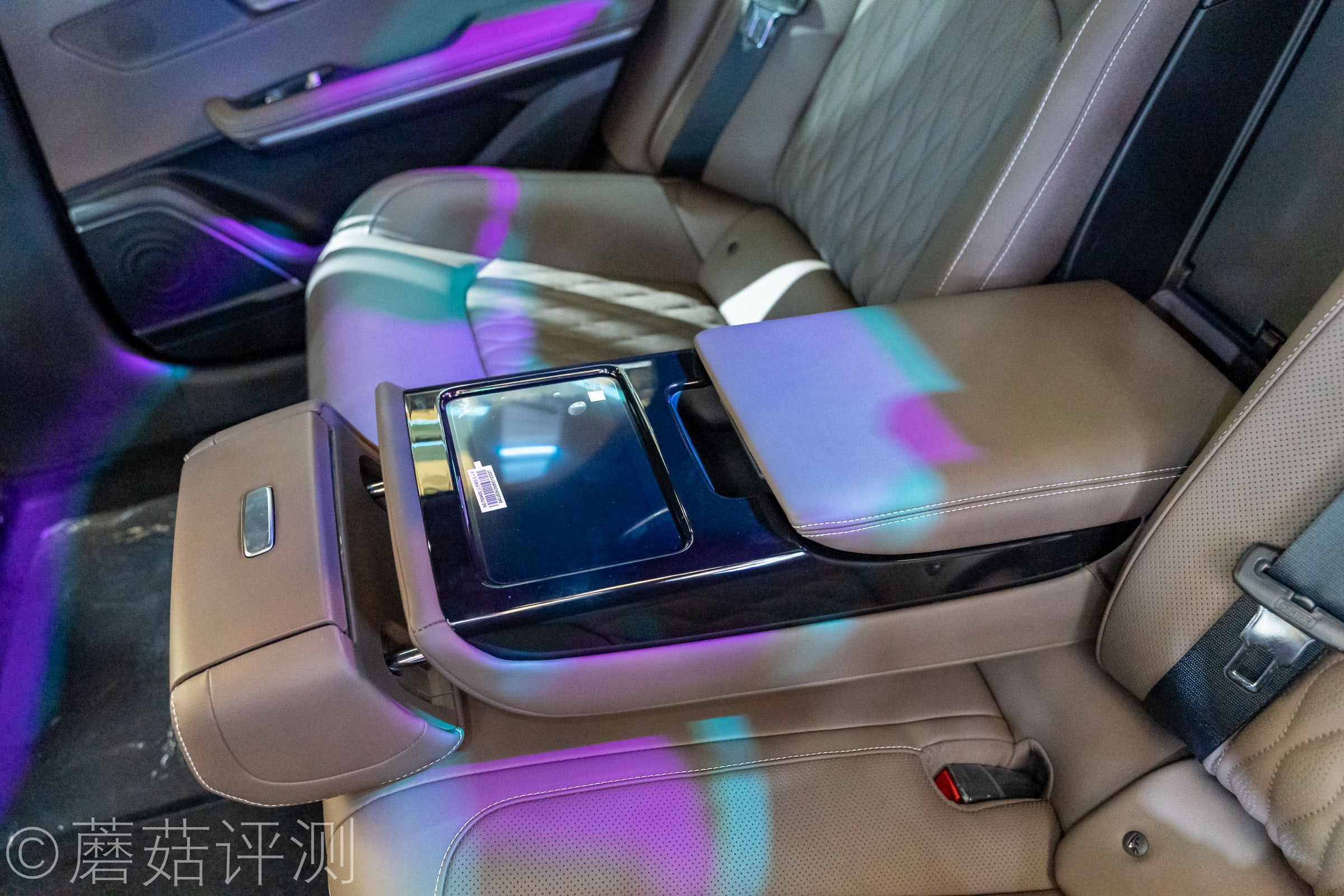 又有啥好玩的？蘑菇带你逛ChinaJoy2021，硬件、车和漂亮的小姐姐