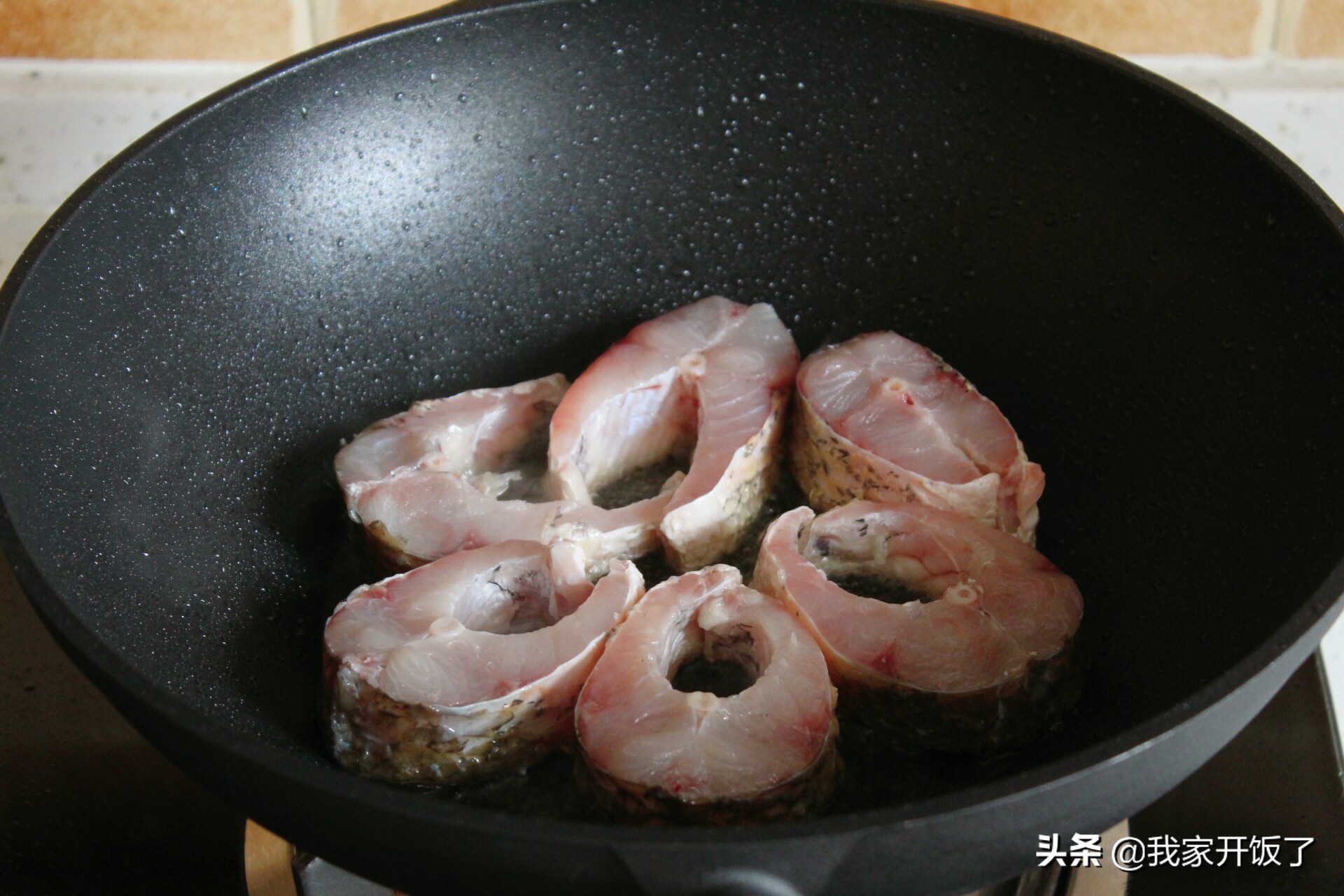 黄骨鱼炖豆腐汤汁浓郁味道鲜美,鱼炖豆腐怎么炖才能好喝