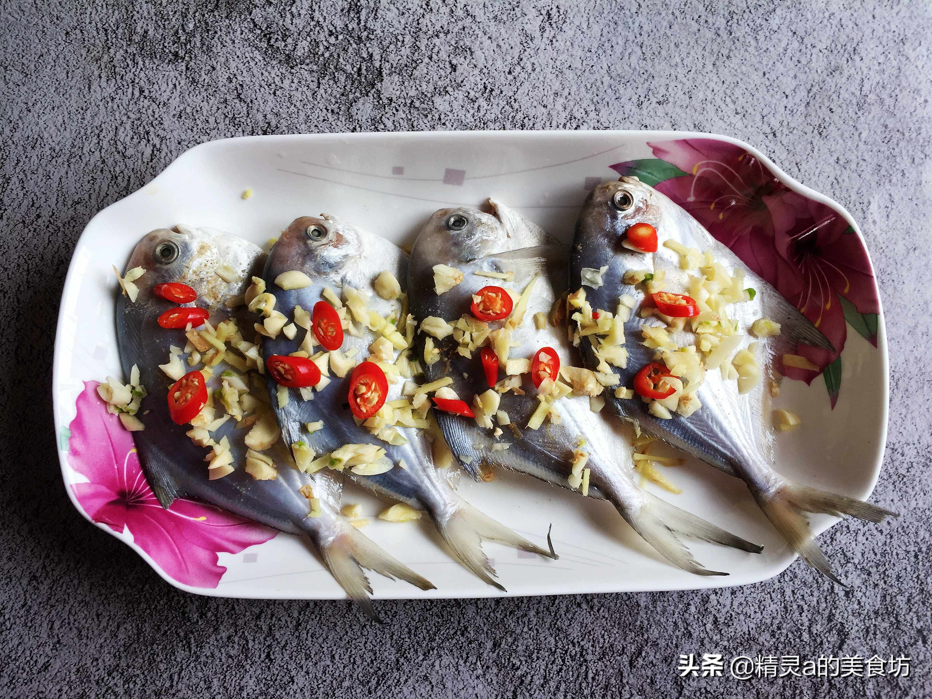 这才是清蒸鱼的正确做法鲜嫩可口,清蒸鱼该怎么做才能既入味又鲜嫩