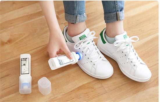 鞋子被染色剂染色怎么洗干净,染色方法给鞋子染色