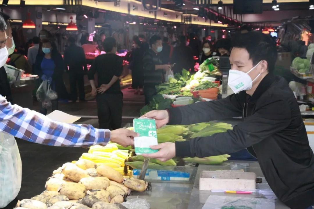 直击|口罩来了！罗湖流动派发爱心口罩送温暖