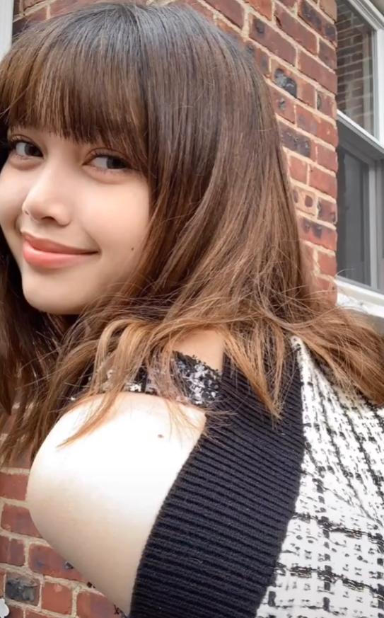 lisa和rosie秀恩爱,lisa与rosa在直播间接吻