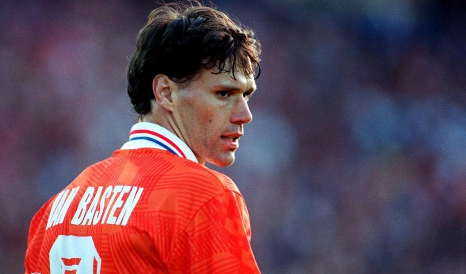 英媒评足坛历史百大球星,马拉多纳和范巴斯滕哪个厉害