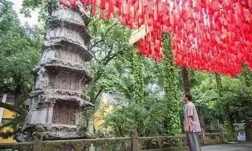 杭州灵隐寺招人火爆热搜，不用出家！当初入职90后小伙再度走红：一年半瘦20斤，8小时上班制，KPI随缘