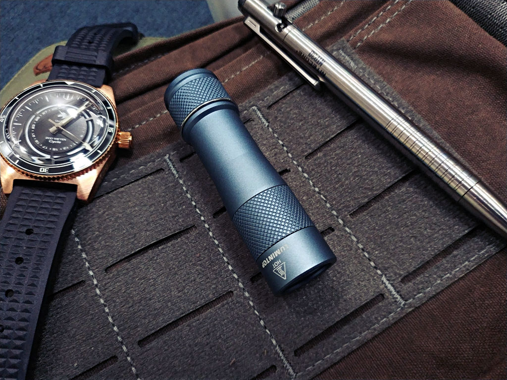 雷明兔fw4x手电,雷明兔fw4a手电筒评测