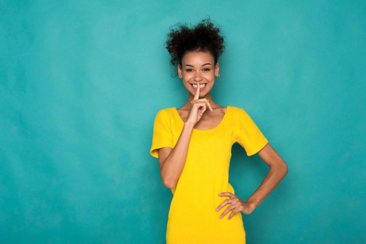 裸妆英文,素颜美妆英语怎么说