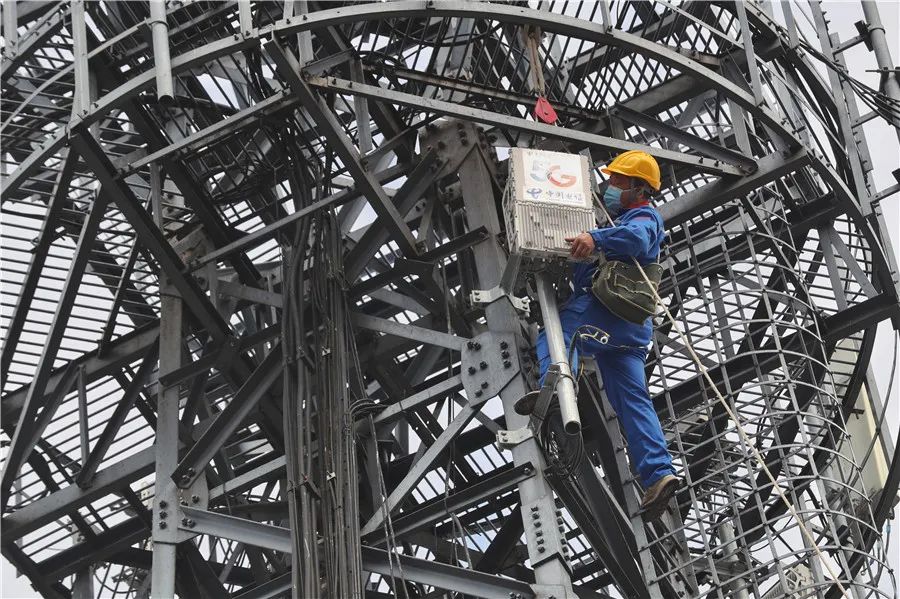 居家隔离后，许多国家网络崩了。为什么中国没事？