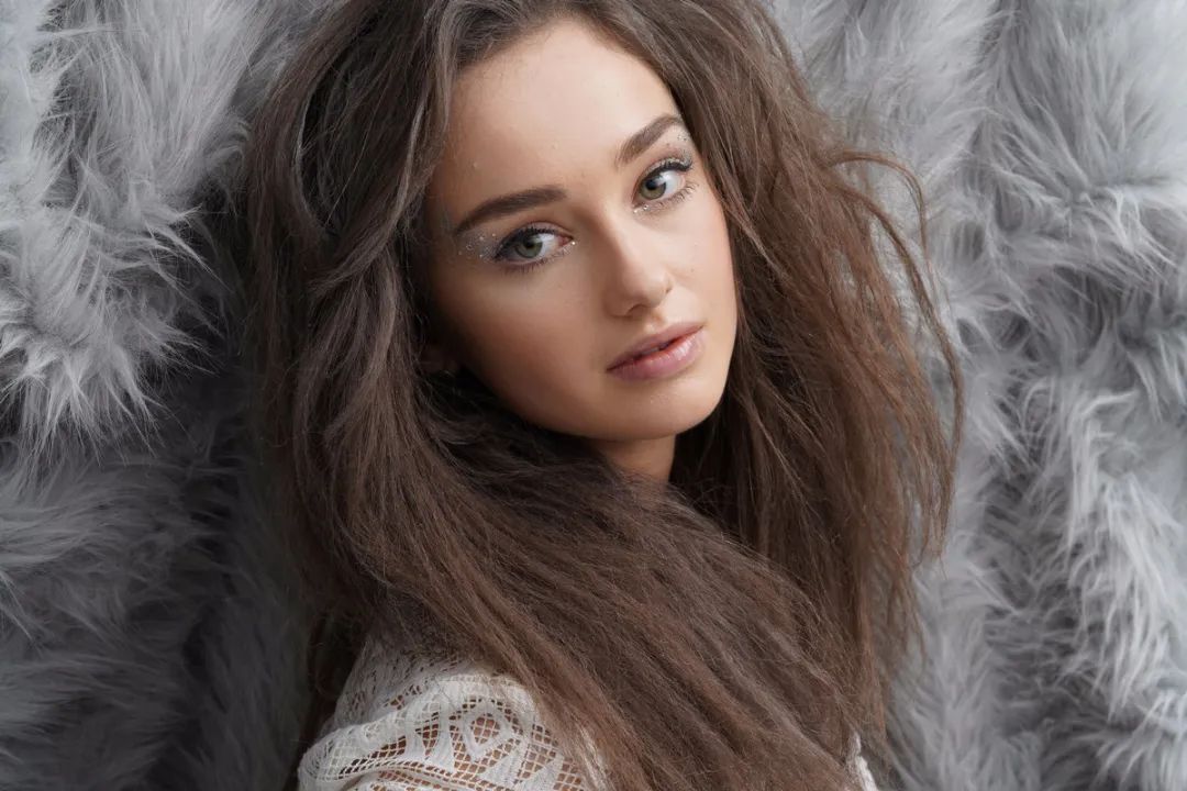 3000左右的显示器32寸曲屏,3000元27寸2k显示器推荐2021