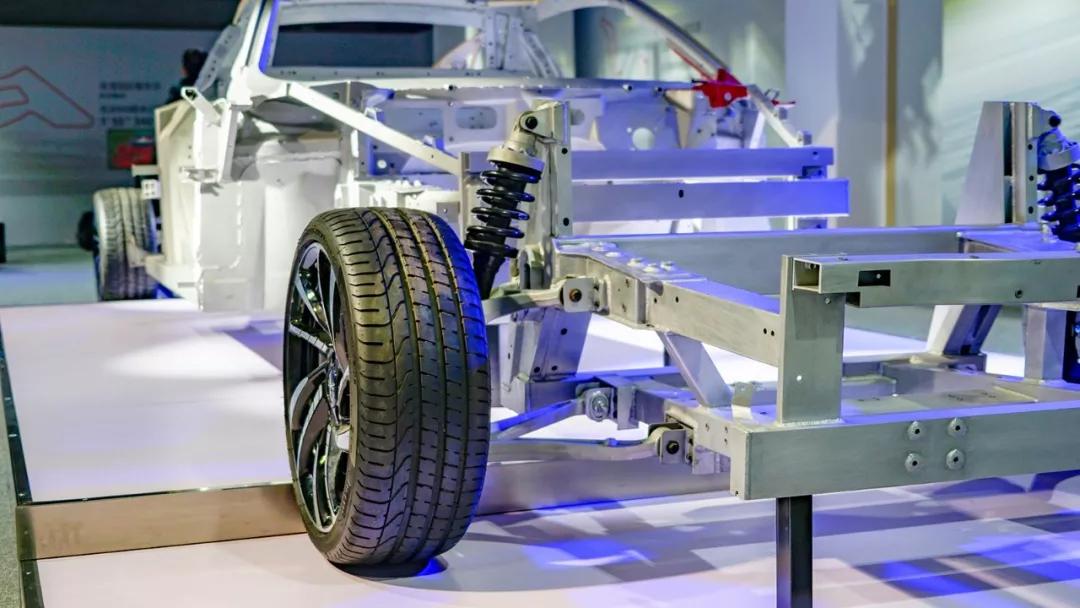 奥迪q5sportback和奔驰glccoupe,奥迪q5轿跑版2024款落地价