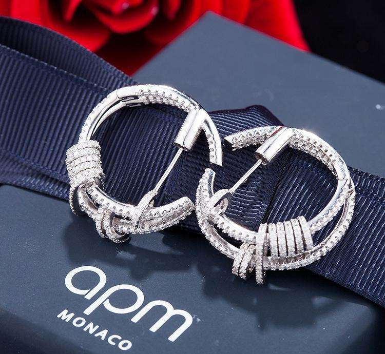 这样送礼物，女神也招架不住啊，也就一顿饭钱搞定。