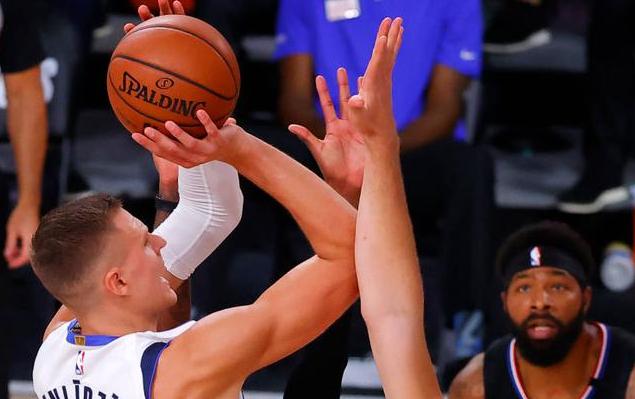 波神膝盖受伤,锡安威廉姆斯半月板撕裂