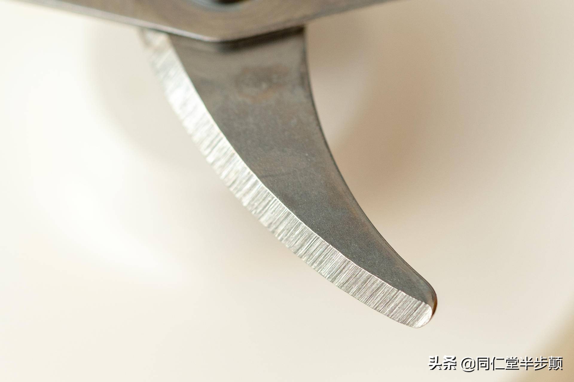 怎么用榨汁机榨果汁,如何用榨汁机榨出一杯好吃的果汁