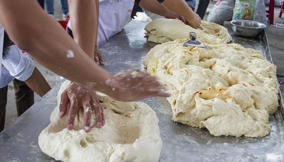 和面不粘手方法,和面不粘手技巧