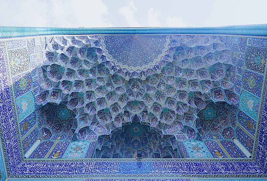 伊朗：黑纱下骚动的嬉皮青年