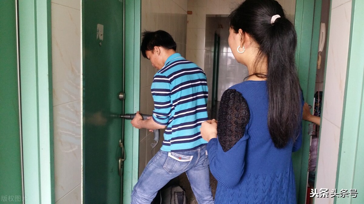 开锁师傅收费300合理吗,开锁师傅一般收费