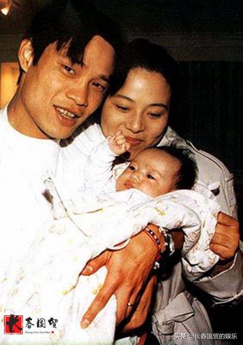 范志毅大女儿罕见现身探班父亲,范志毅二女儿近照