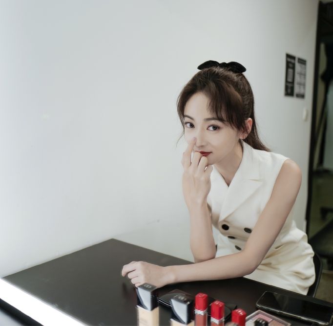 头小肩膀太宽怎么办,头小肩膀宽什么发型