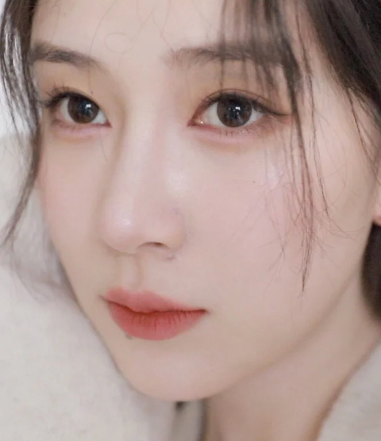 介于杏眼和桃花眼之间的眼型,狐狸眼和桃花眼的眼型有什么区别