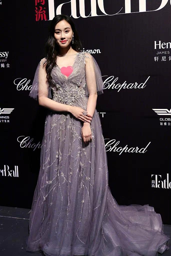 奚梦瑶和何超欣图,奚梦瑶和何超欣对比照