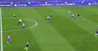 曾在欧冠一战封神，连续4年获得萨莫拉奖，当今世界足坛第一门神