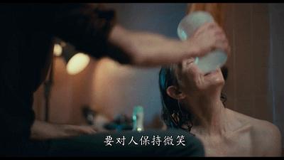 它因为尺度太大，被美国人*制抵**上映，“小丑”终将成为经典