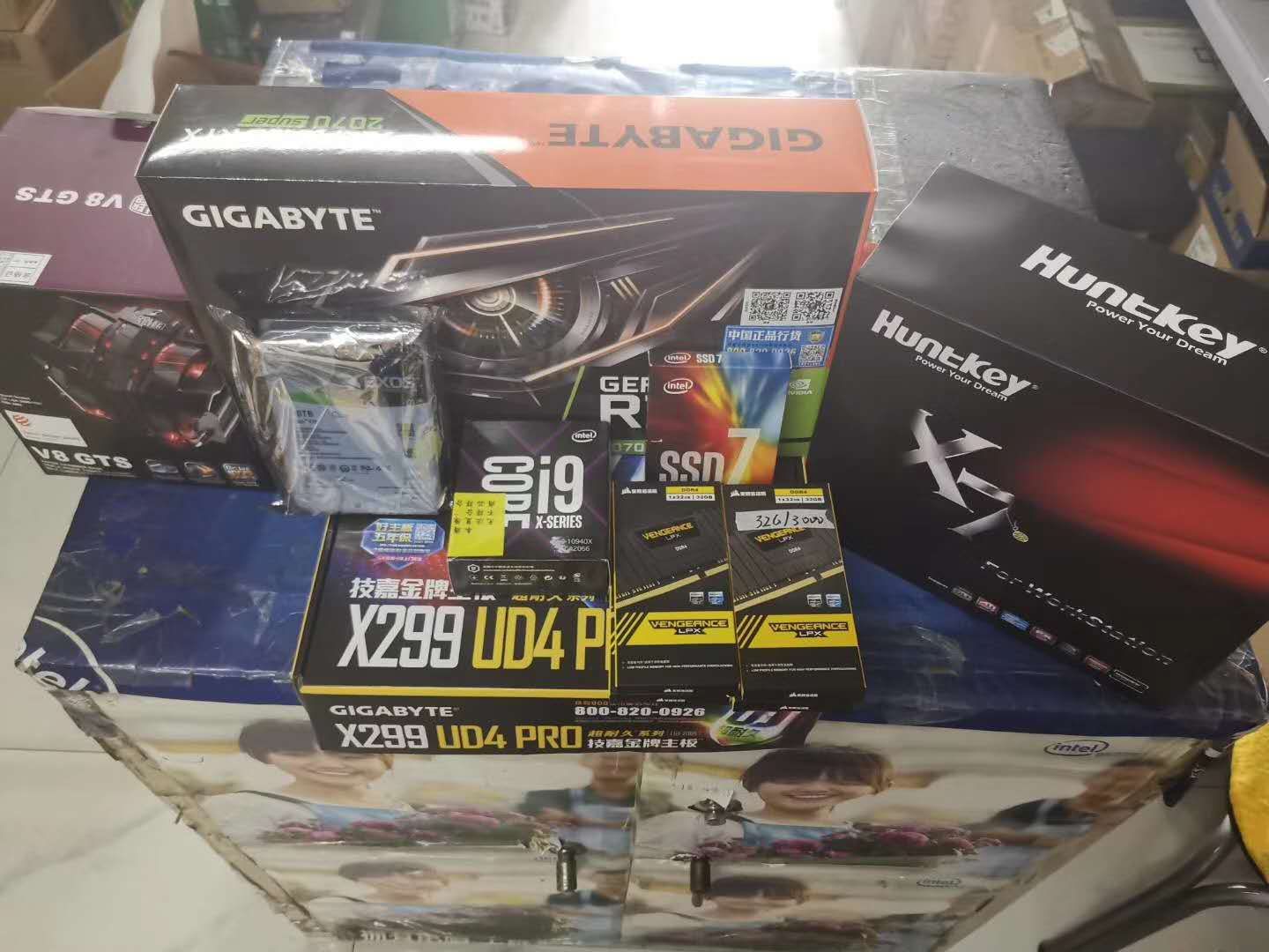 电脑是在实体店买好还是在网上买,电脑是网上买便宜还是实体店买