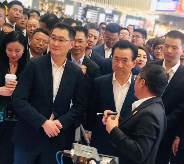 王健林没帮过许家印吗,从人性的角度分析王健林和许家印