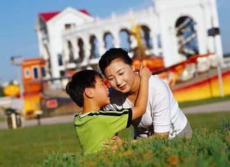 跟爸妈记仇的孩子怎么管教,孩子记仇父母的原因