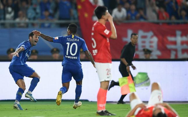 “杨韦”神来之笔!一场1-3让恒大二重天:后防天团集体“养生”